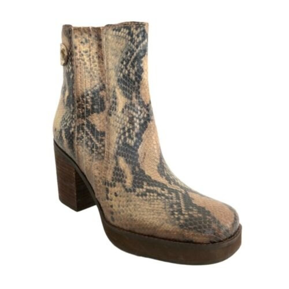 Zodiac Phoenix Leather Square Toe Ankle Bootie 8